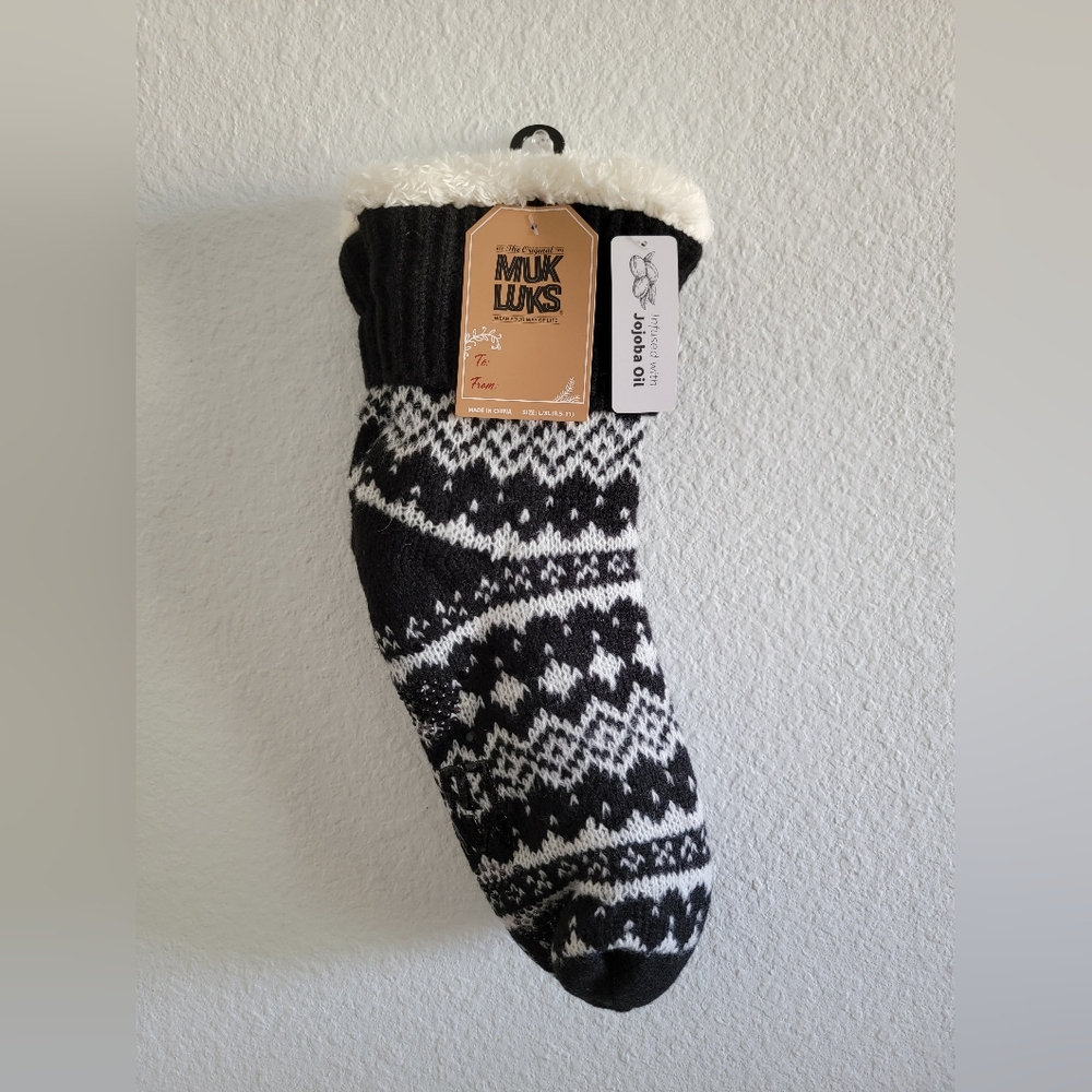 Brand New Muk Luks Women's Cabin Shoes Black Pattern